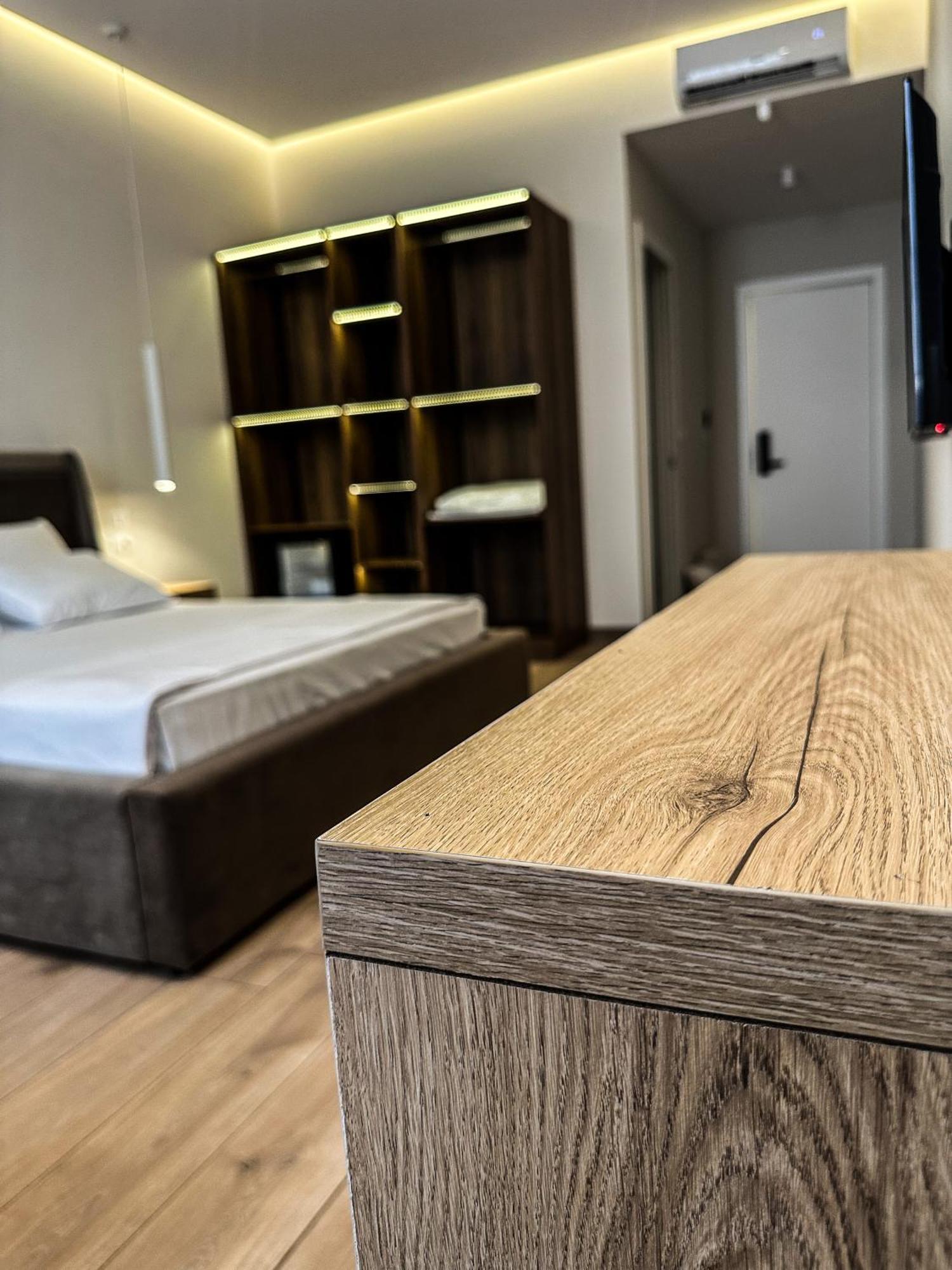 Alexander Rooms & Apartments Дуррес Экстерьер фото