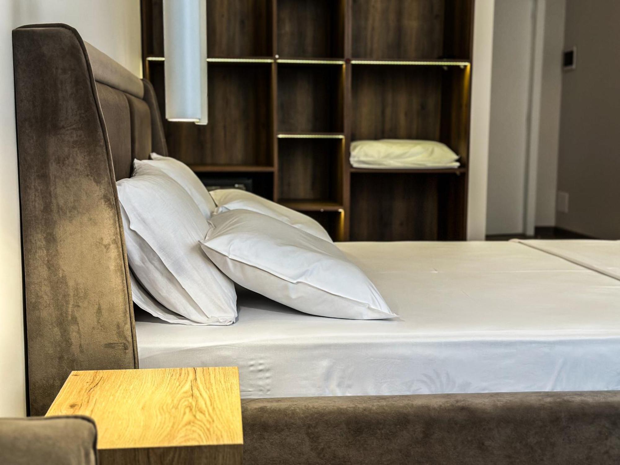 Alexander Rooms & Apartments Дуррес Экстерьер фото