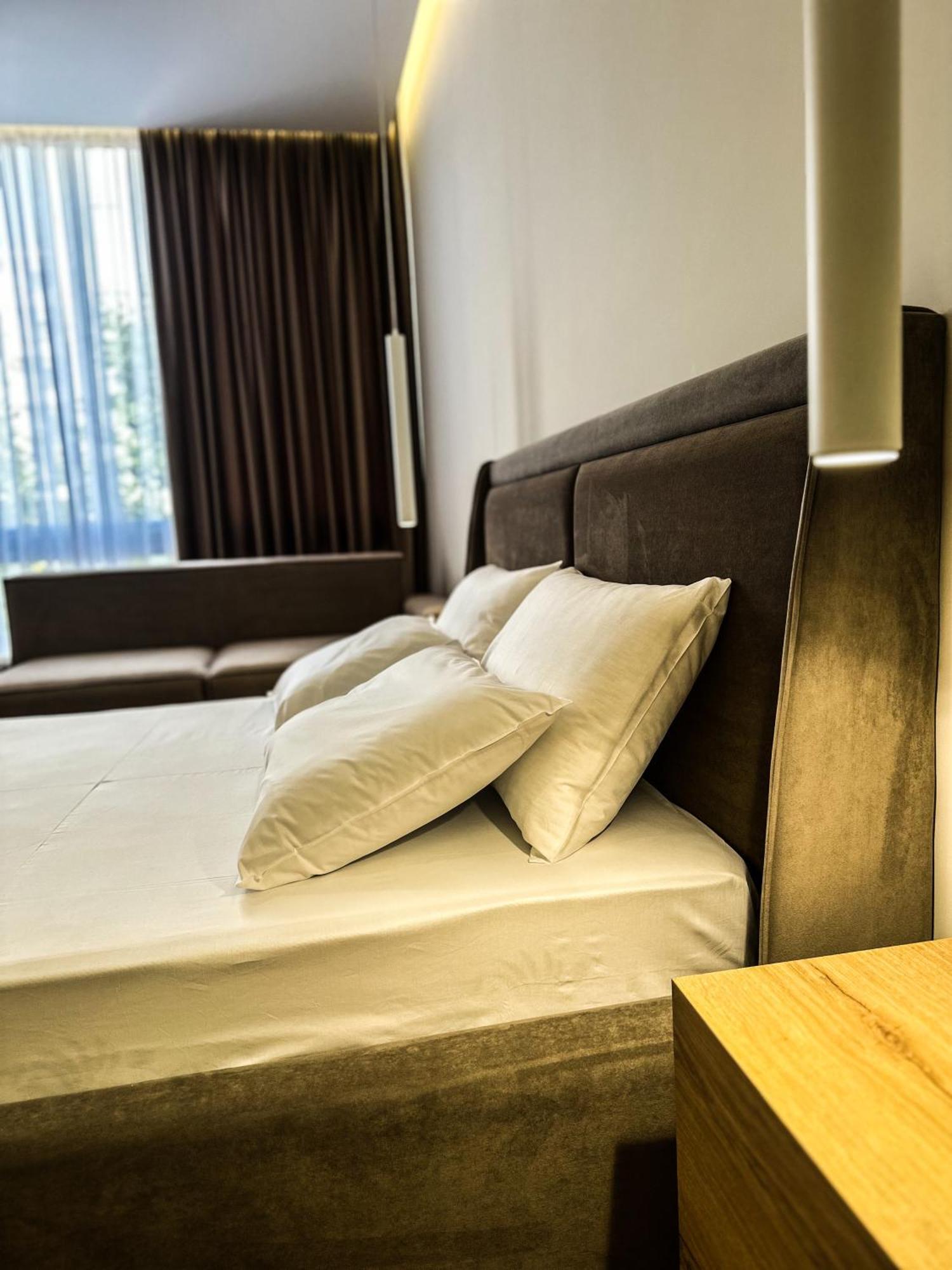 Alexander Rooms & Apartments Дуррес Экстерьер фото