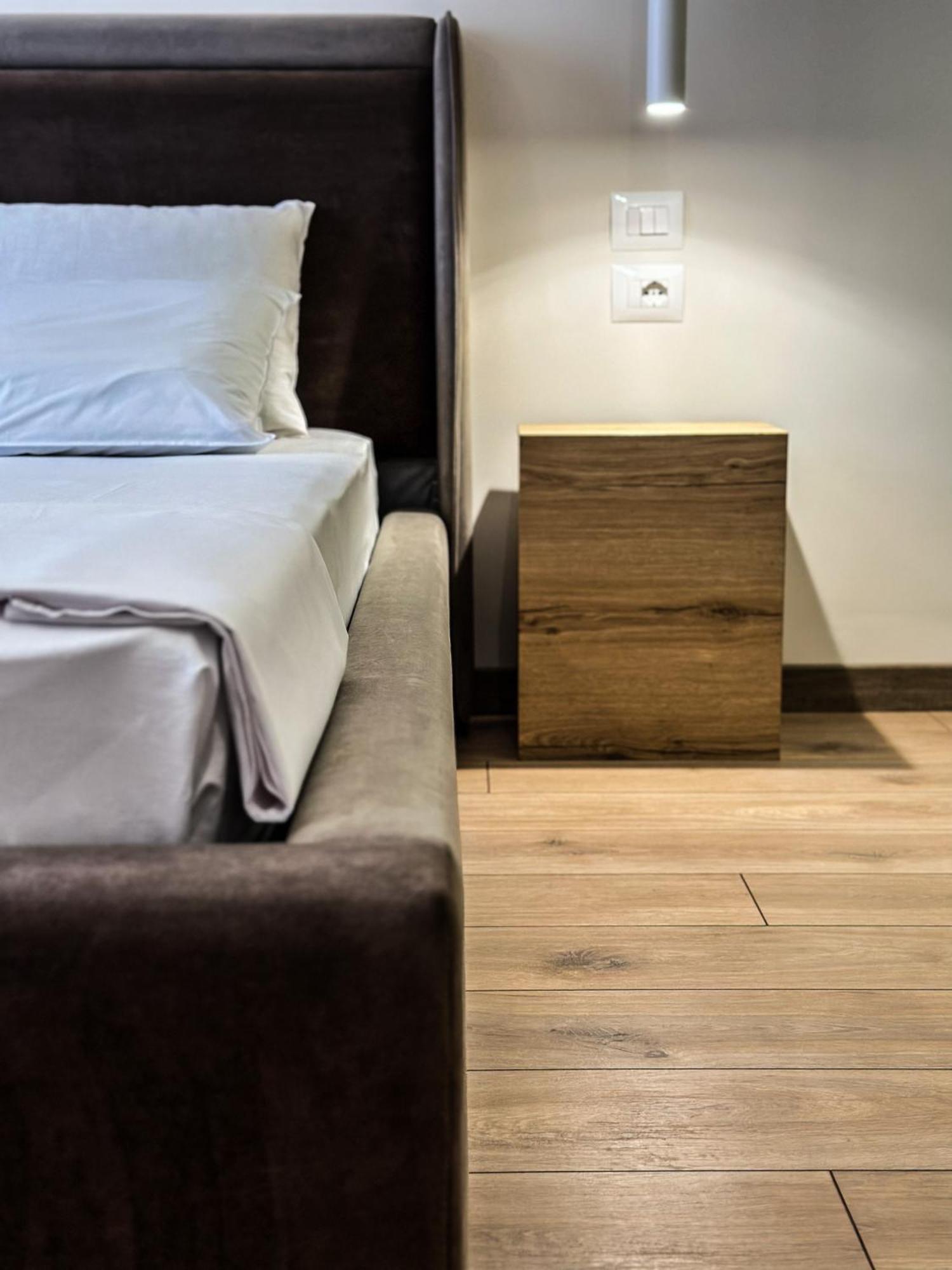 Alexander Rooms & Apartments Дуррес Экстерьер фото