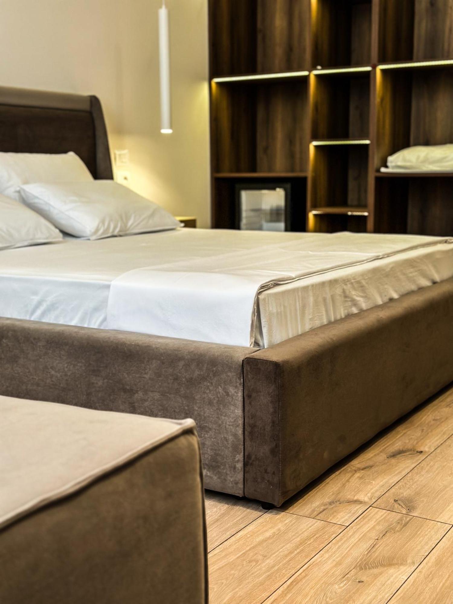 Alexander Rooms & Apartments Дуррес Экстерьер фото