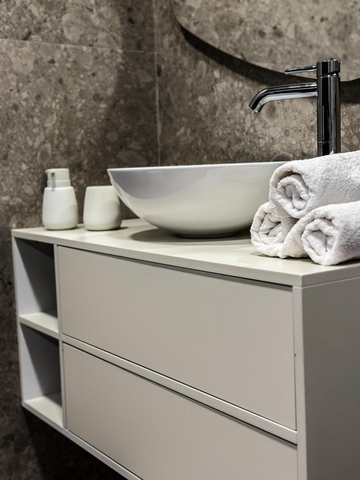 Alexander Rooms & Apartments Дуррес Экстерьер фото