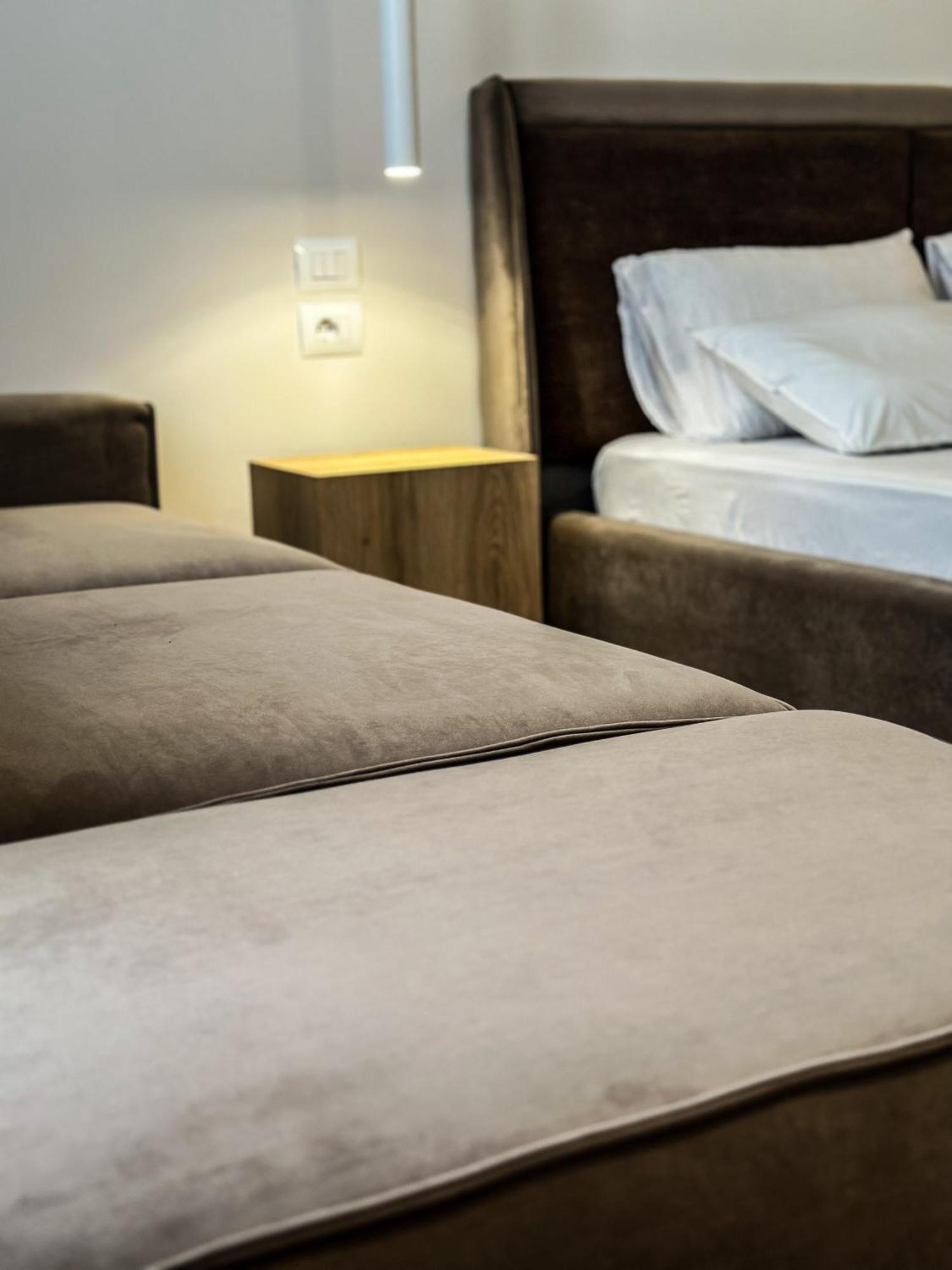 Alexander Rooms & Apartments Дуррес Экстерьер фото