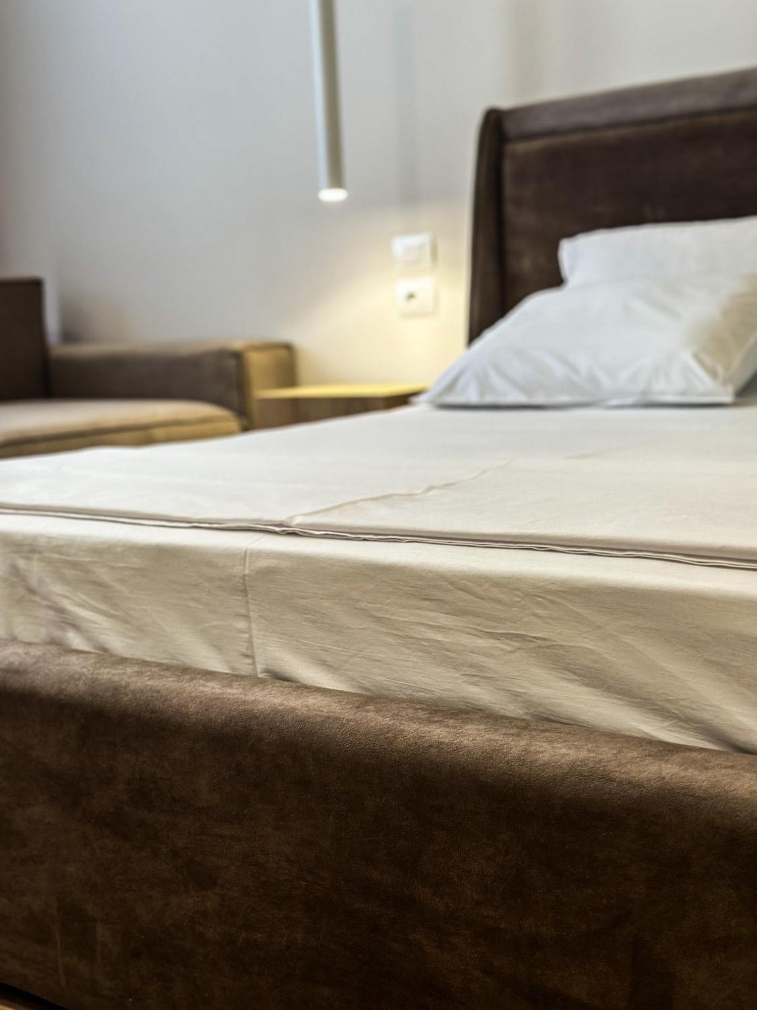 Alexander Rooms & Apartments Дуррес Экстерьер фото